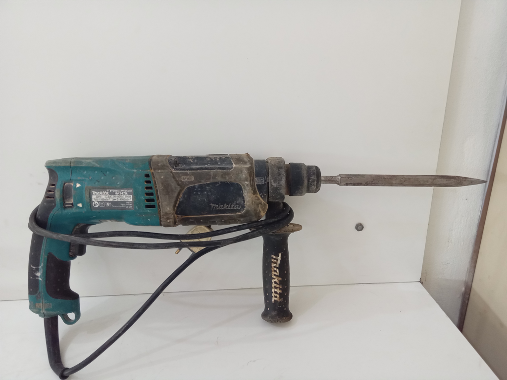 Foto 2 de Taladro Marca Makita Modelo Hr2470 Usado En Buen Estado Acc 1 MechaMango De Agarre