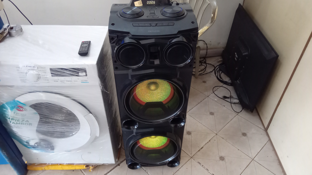 Equipo De Sonido Marca Aiwa Con Control Modelo Awpoc10 Usado En Buen Estado Acc No Tiene