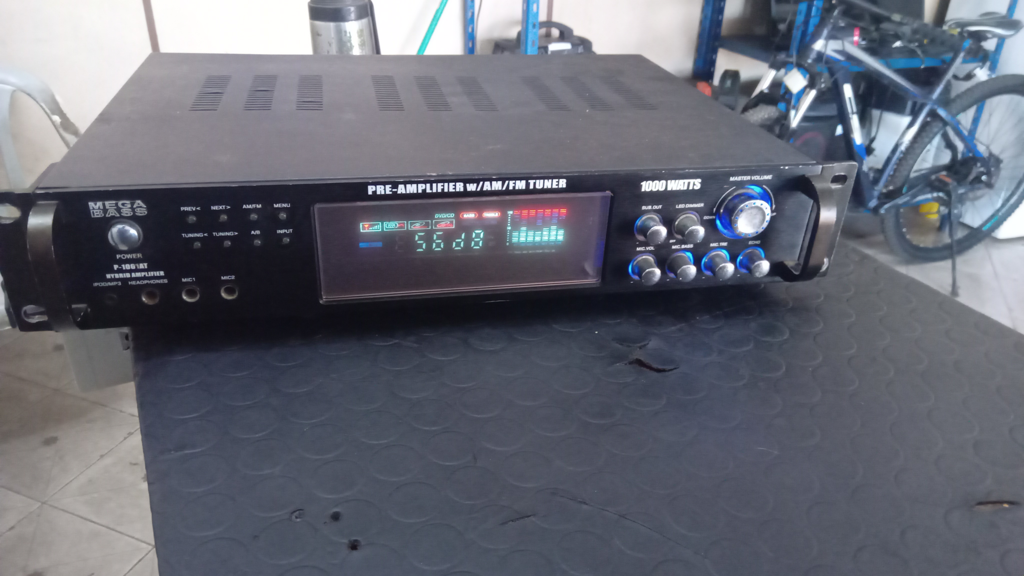 Pre Amplificacor Para Discoteca Marca Mega Bass Modelo P1001at Usado En Buen Estado Acc No Tiene