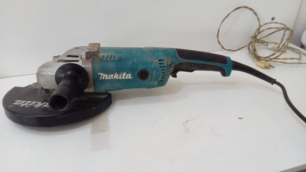 Pulidora Marca Makita Modelo Ga 9020 Tamaño Grande Usado En Buen Estado Acc Manija Protector Disco