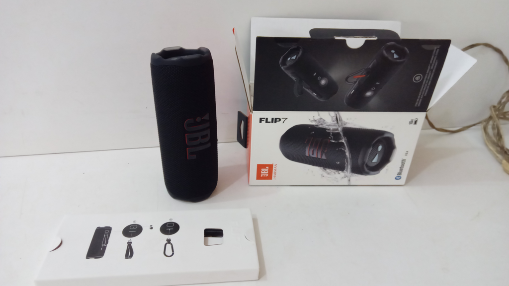 Speaker Potencia Watts No Tiene Marca Jbl Sin Control Modelo Flip 7 Usado En Buen Estado Sin Caja Acc No Tiene