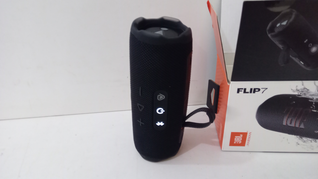 Foto 3 de Speaker Potencia Watts No Tiene Marca Jbl Sin Control Modelo Flip 7 Usado En Buen Estado Sin Caja Acc No Tiene