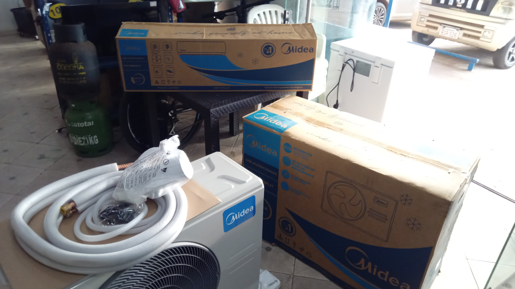 Aire Acondicionado Tipo Split Marca Midea Potencia Btu 24.000 Con Kit Instalacion Con Control Modelo Msafd-24hrn1 Nuevo Sin Uso Con Caja Acc No Tiene