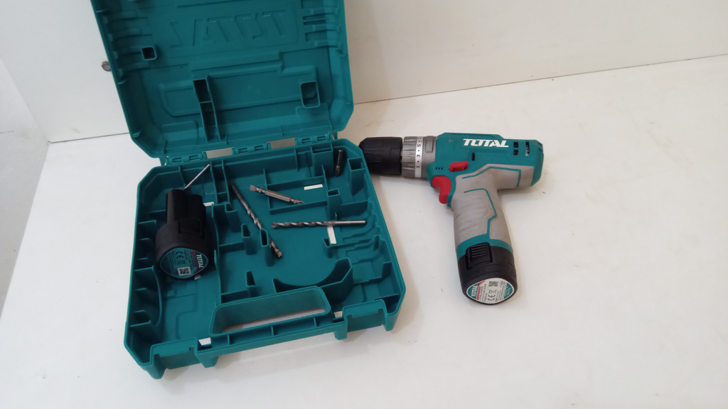 Taladro Marca Total Modelo No Tiene Usado En Buen Estado Acc 2 Baterias 12v