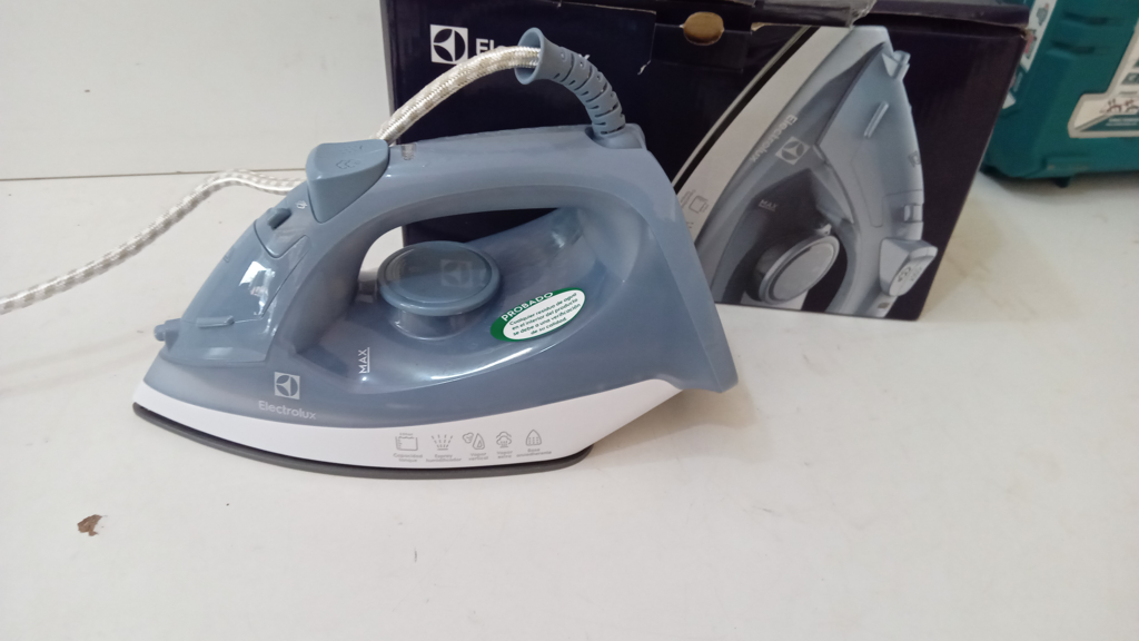 Plancha Electrica Marca Electrolux Modelo No Tiene Nuevo Sin Uso Acc No Tiene