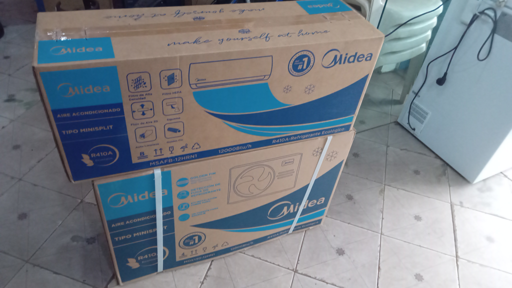 Aire Acondicionado Tipo Split Marca Midea Potencia Btu 12.000 Con Kit Instalacion Con Control Modelo Msafb-12hrn1 Nuevo Sin Uso Con Caja Acc No Tiene
