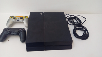 Juego Electronico Ps4 Marca Sony Modelo Cuh-1115a Disco Duro 500 Gb Con Control Sin Caja Usado En Buen Estado Acc Cable Power Cable Hdmi 2 Controles