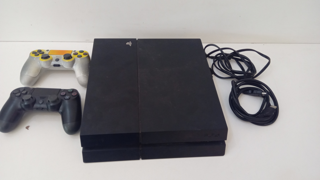 Juego Electronico Ps4 Marca Sony Modelo Cuh-1115a Disco Duro 500 Gb Con Control Sin Caja Usado En Buen Estado Acc Cable Power Cable Hdmi 2 Controles