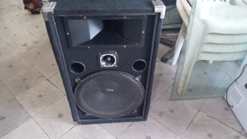Caja Con Parlante Para Discoteca Marca Mega Bass Modelo No Tiene Usado En Buen Estado Con 1 Corneta. 1 Twister 1 Parlante De 18" De 18 '' Acc No Tiene