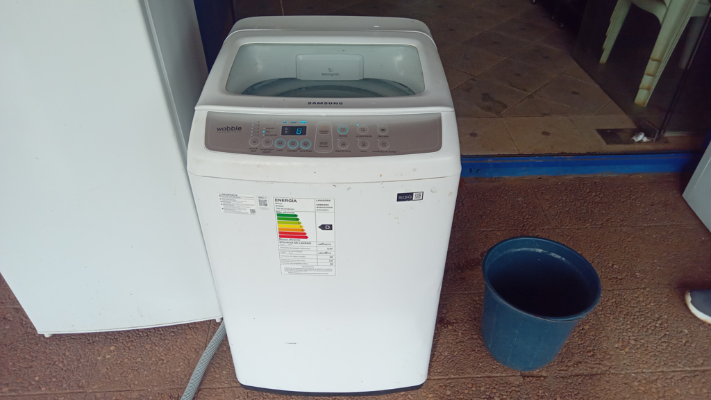 Lavarropas Cap 8 Kg. Marca Samsung Modelo Wa80h4200sw Usado Con Desgaste Acc Manguera De Carga Y Desague