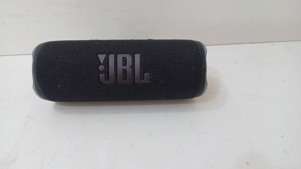 Speaker Potencia Watts No Tiene Marca Jbl Sin Control Modelo Flip 6 Usado En Buen Estado Sin Caja Acc No Tiene