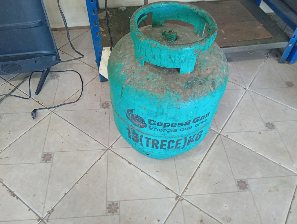 Garrafa Cap 13 Kg. Marca Copesagas Usado En Buen Estado Color Verde Agua Acc No Tiene