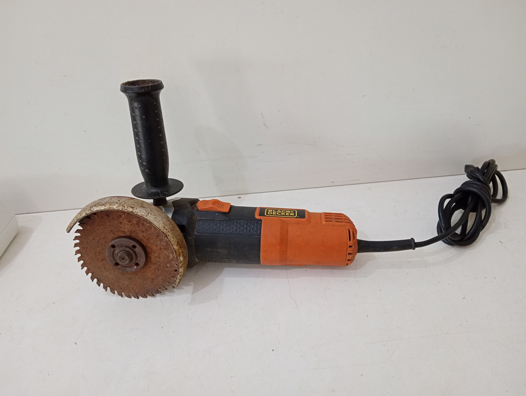 Foto 2 de Pulidora Marca Black And Decker Modelo No Tiene Tamaño Chico Usado En Buen Estado Acc Protector Manija
