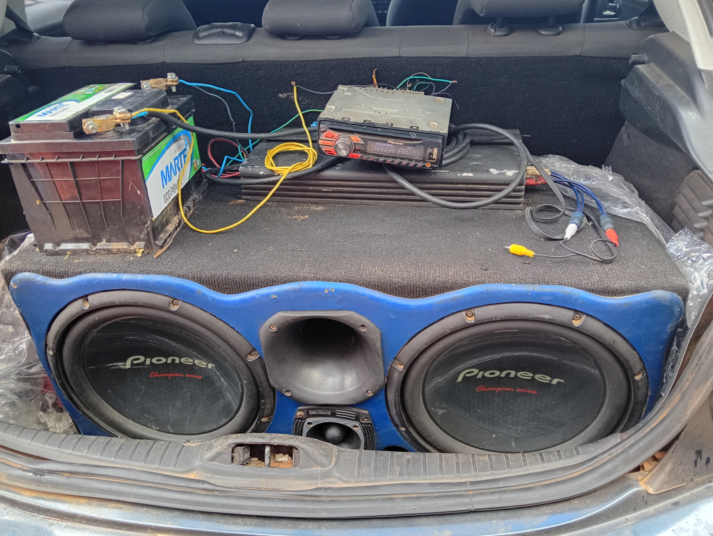 Caja C/ Parlantes Para Auto Usado En Buen Estado Acc 2 Woofer Pioneer 1 Corneta 1 Twister