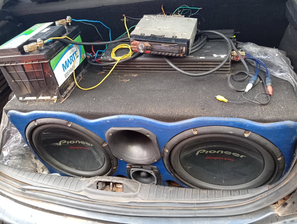 Foto 2 de Amplificador De Sonido P/ Automovil Marca Explosound Modelo Xm3600 Usado En Buen Estado Acc No Tiene