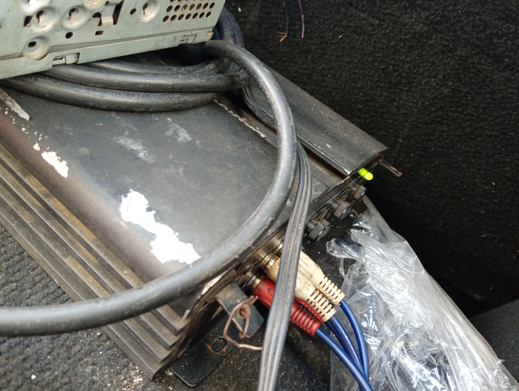 Foto 3 de Amplificador De Sonido P/ Automovil Marca Explosound Modelo Xm3600 Usado En Buen Estado Acc No Tiene