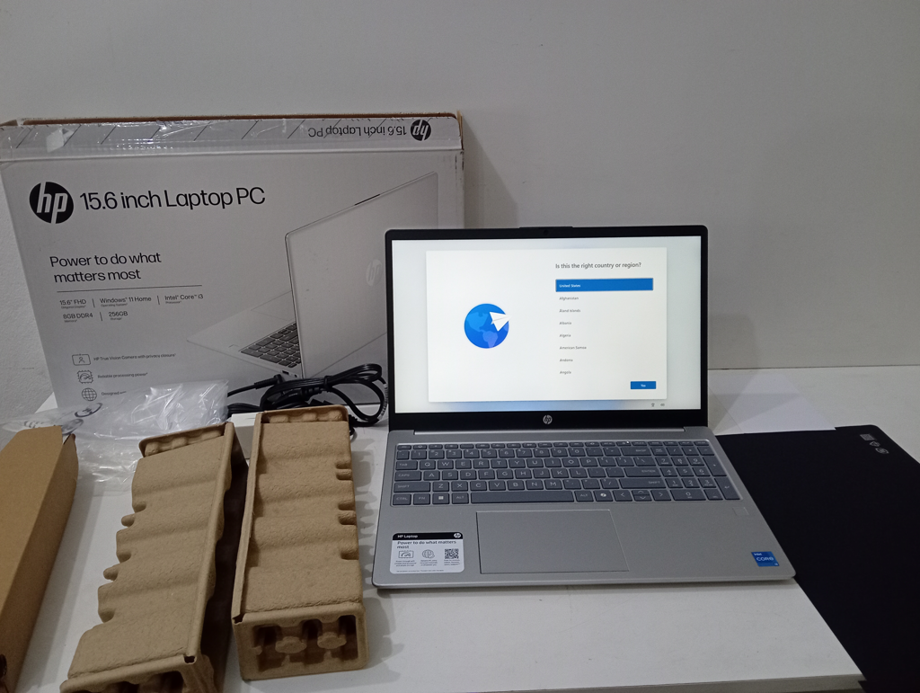 Notebook Marca Hp Modelo Hp Laptop 15-Fdo133wm Procesador I3 Memoria Ram 8 Gb Disco Duro 256 Gb Generacion 12 Acc No Tiene