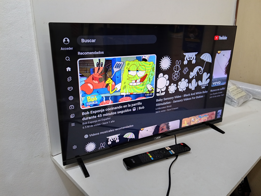 Televisor Led Smart De 32 '' Marca Jam Modelo 32fcs Con Control Usado Con Desgaste Acc Patitas