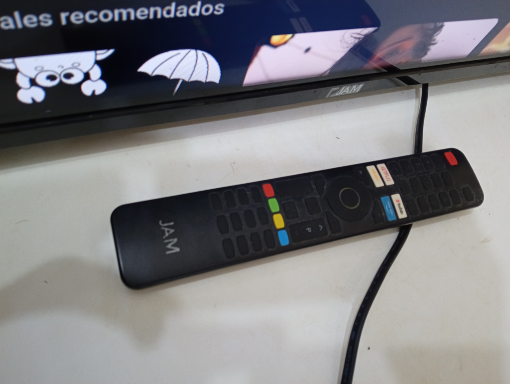 Foto 2 de Televisor Led Smart De 32 '' Marca Jam Modelo 32fcs Con Control Usado Con Desgaste Acc Patitas