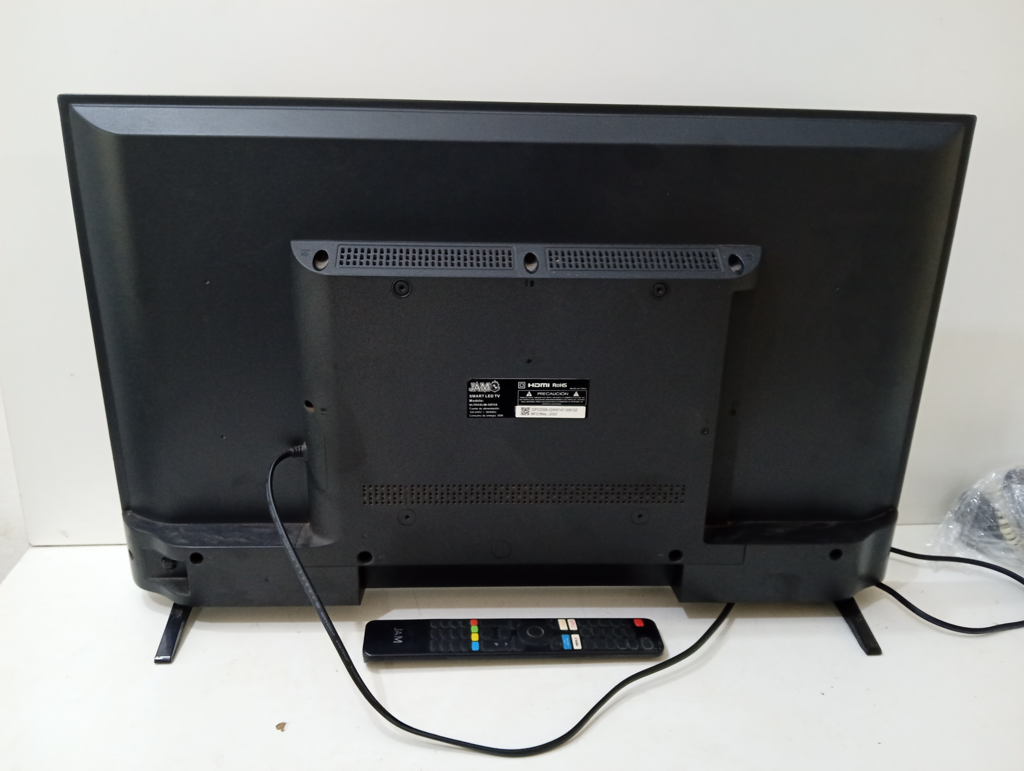 Foto 3 de Televisor Led Smart De 32 '' Marca Jam Modelo 32fcs Con Control Usado Con Desgaste Acc Patitas