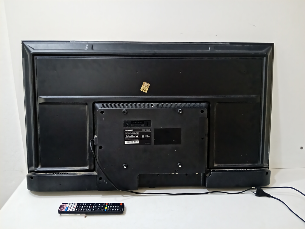 Foto 2 de Televisor Led Smart De 43 '' Marca Aiwa Modelo Aw43b4smfl Con Control Usado En Buen Estado Acc Sin Patitas