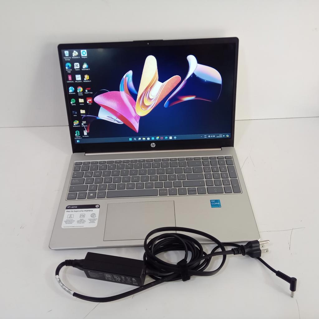 Notebook Marca Hp Modelo Rtl8852be Procesador Core I3 Memoria Ram 8 Gb Disco Duro 237 Gb Generacion 305 Acc Cargador Con PowerTeclado Numerico