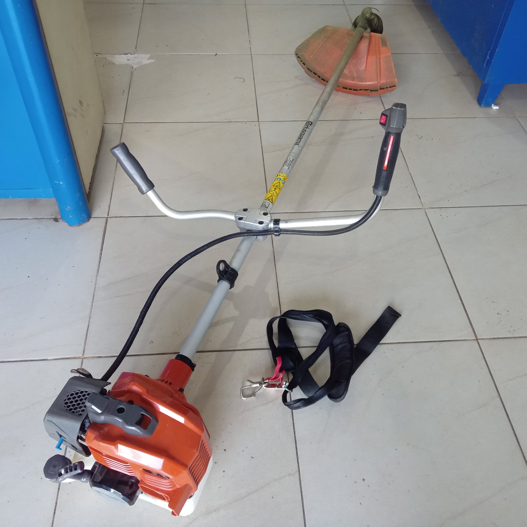 Desmalezadora Marca Husqvarna Modelo 131r Usado Con Desgaste Original Si Acc Cinta Para ColgarProtectorCabezal C/Nylon