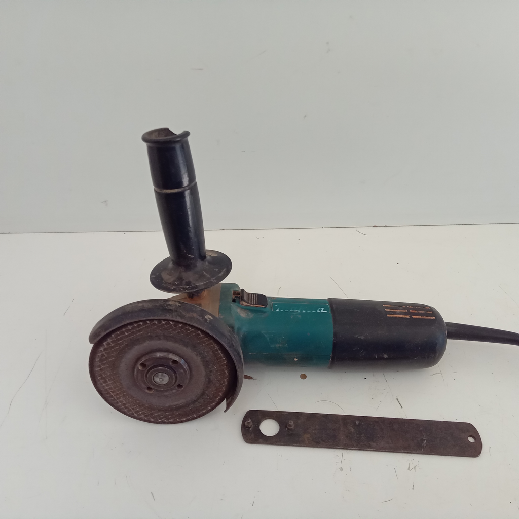 Pulidora Marca Makita Modelo 9557hn Tamaño Pequeño Usado Con Desgaste Acc ManijaDiscoProtectorLlave