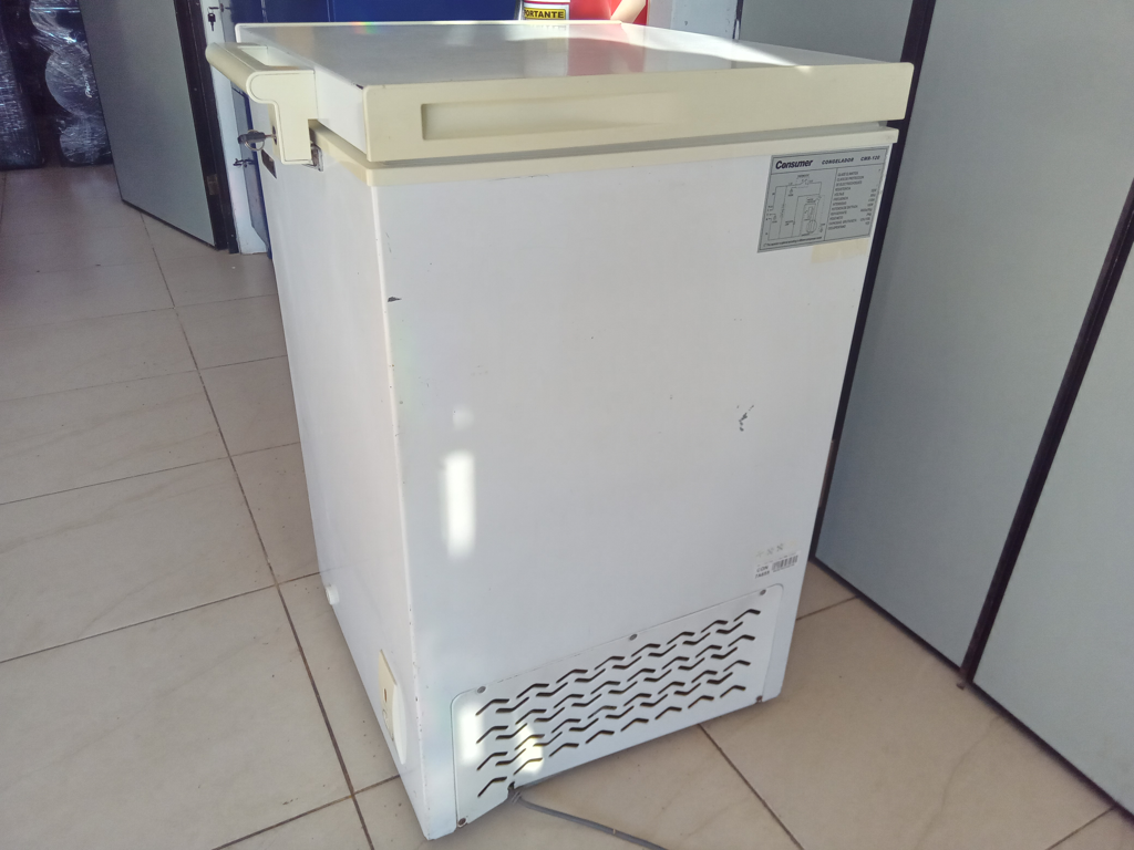 Congeladora / Frezzer Marca Consumer Litros 120 Modelo Cmr-120 Usado Con Desgaste Acc LlaveLuz Led Con Falla Principio De Oxido Abajo