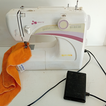 Maquina De Coser Familiar Marca Siruba Modelo Hsm-2722 Usado Con Desgaste Acc Bobina Pedal