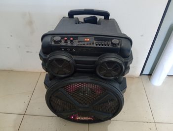 Caja De Sonido Amplificada Marca Mega Star Modelo Spadj153btii Sin Control Usado Con Desgaste Acc No Tiene
