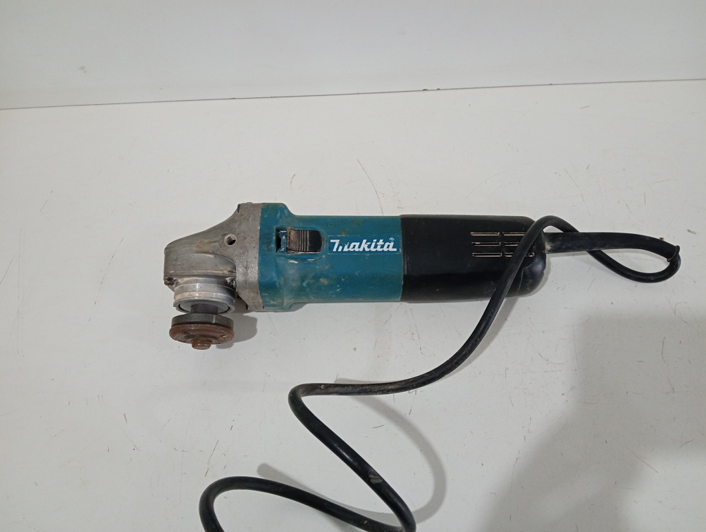 Pulidora Marca Makita Modelo 9557hn Tamaño Pequeño Usado Con Desgaste Acc No Tiene