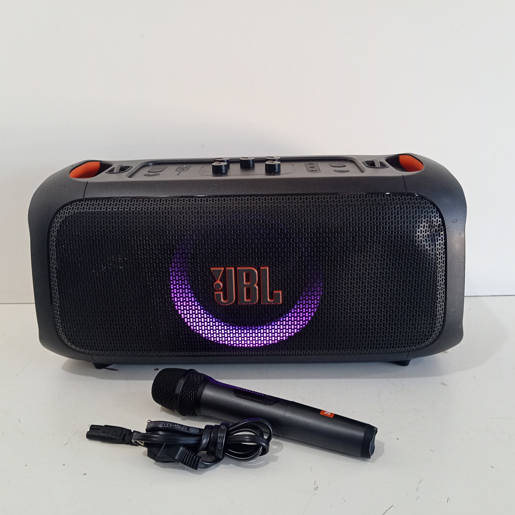 Parlante Portatil Marca Jbl Modelo On The Go Essential Usado Con Desgaste Con Microfono Acc Cable Corriente
