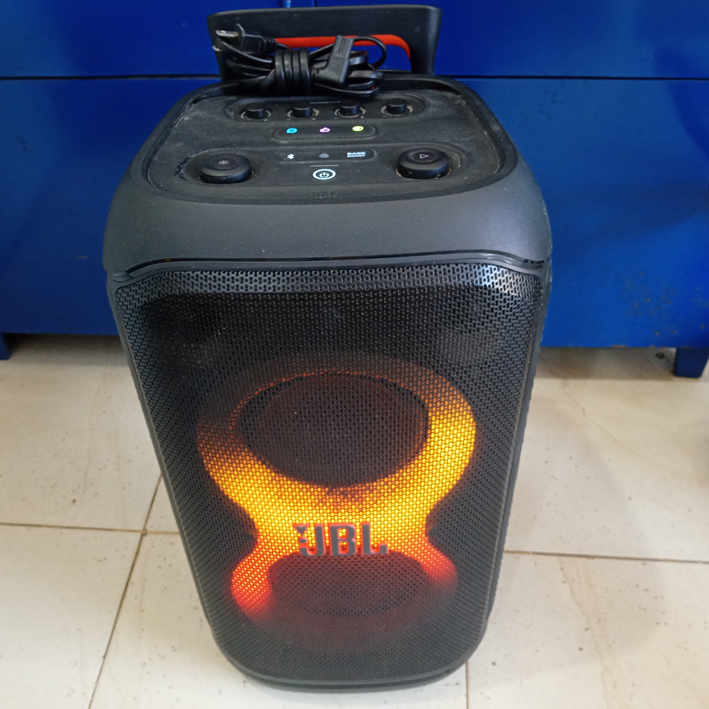 Parlante Portatil Marca Jbl Modelo Partubox Satege 320 Usado Con Desgaste Con No Tiene Acc ManijaRueditasCable Corriente