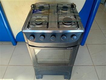 Cocina A Gas Marca Mueller Modelo Moderatto Usado Con Desgaste Acc Con Manguera4 HornallasTapa De Vidrio