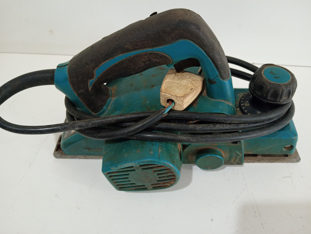 Cepilladora De Madera Marca Makita Modelo Kp0800 Usado Con Desgaste Acc Enchufe Cambiado