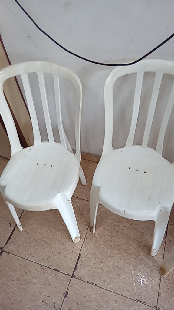 Silla Usado En Buen Estado Color Blanco Acc 3 Sillas