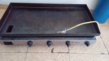 Plancha Hamburguesera Marca Venancio Modelo No Tiene Usado En Buen Estado Acc 4 Quemadores Deposito De Grasa Manguera