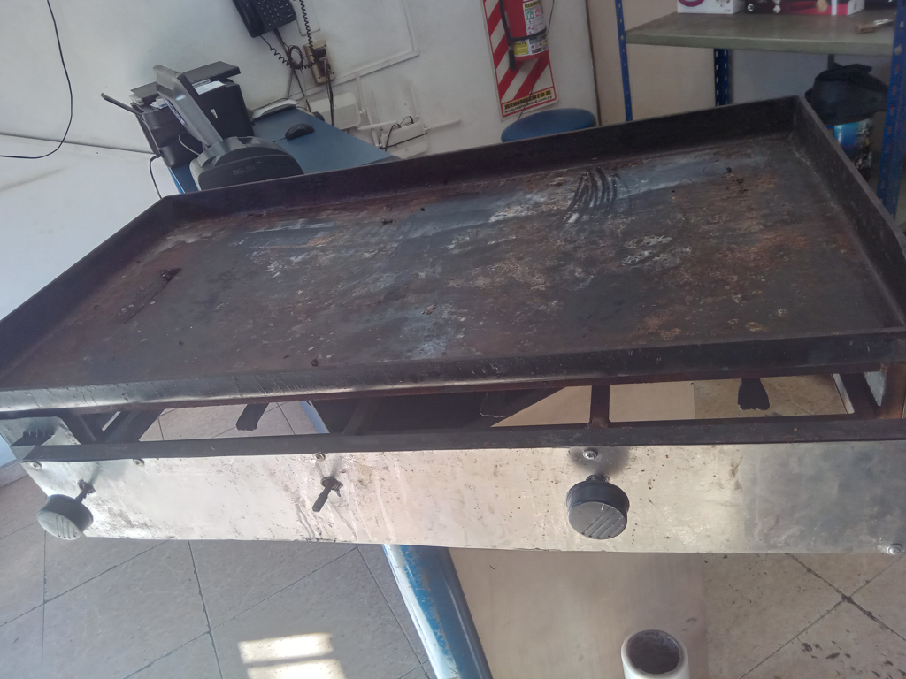 Plancha Hamburguesera Marca No Tiene Modelo No Tiene Usado En Buen Estado Acc 3 Quemadores Deposito De Grasa Manguera
