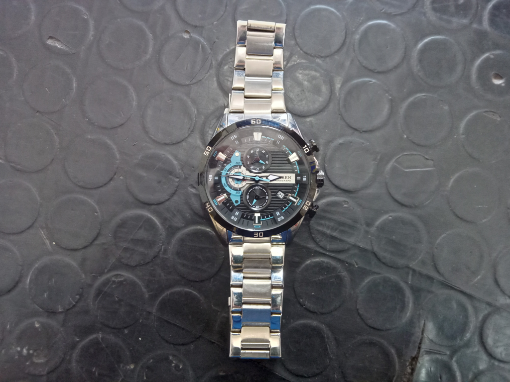 Reloj Para Caballero Marca Curren Modelo M84021 Usado En Buen Estado Acc Malla De Metal