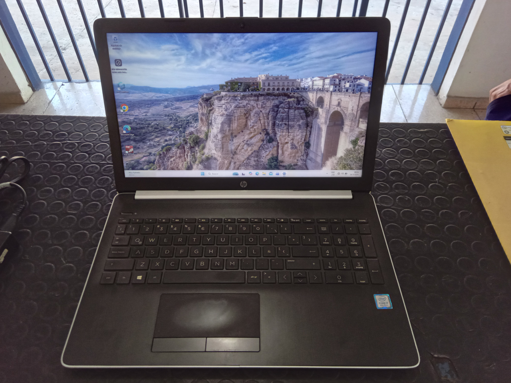 Notebook Marca Hp Modelo 15-Da0012la Procesador I7 Memoria Ram 8 Gb Disco Duro 466 Gb Generacion 8 Acc Teclado Numerico