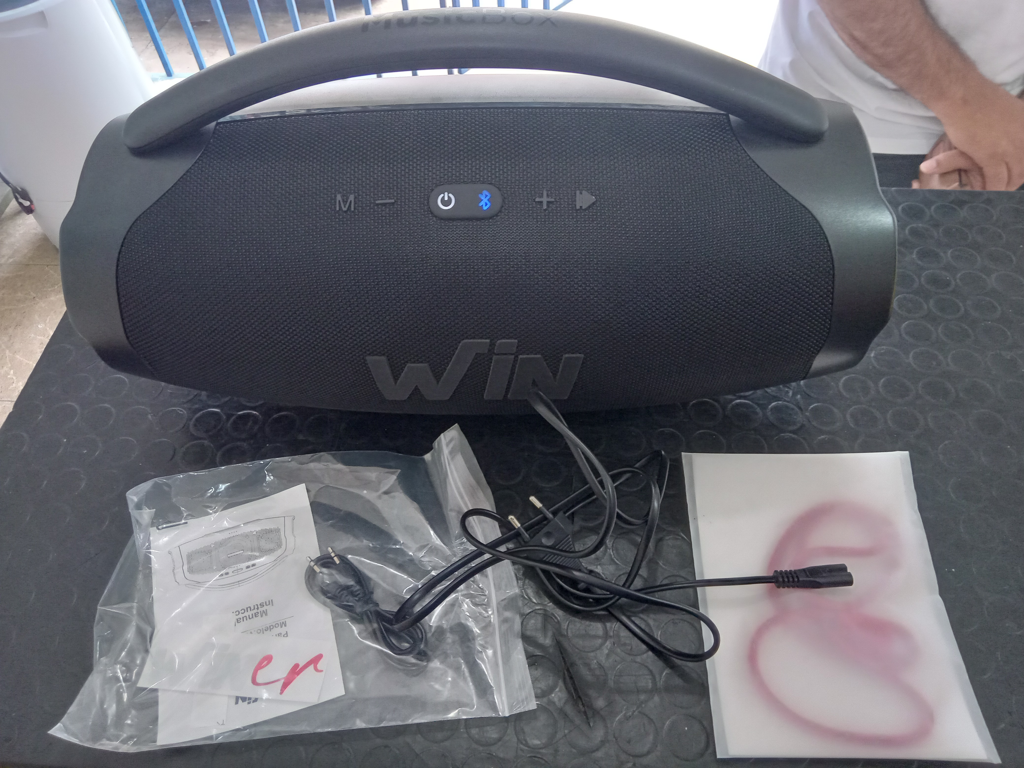 Parlante Portatil Marca Win Modelo Win-Mb207 Usado En Buen Estado Con Cable Power Acc Con Auxiliar Y Correa