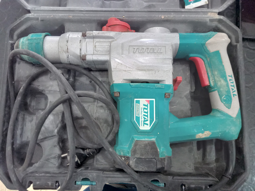 Taladro Marca Total Modelo Th110286 Usado En Buen Estado Acc Llave3 Mechas