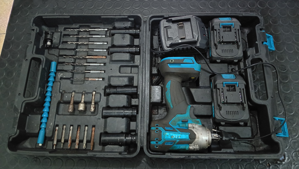 Taladro Marca Luo Modelo Lu-Dg08 Acc Con Cargador Y 2 BateriasTubos Fichas Y Accesorios
