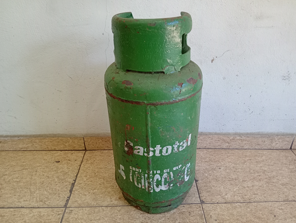 Garrafa Cap 5 Kg. Marca Gas Total Usado Con Desgaste Color Verde Acc No Tiene