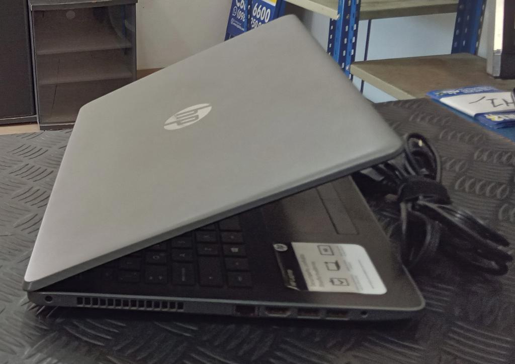 Notebook Marca Hp Modelo 15-Bso34la Procesador Celeron Memoria Ram 4 Gb Disco Duro 465 Gb Generacion 3 Acc No Tiene