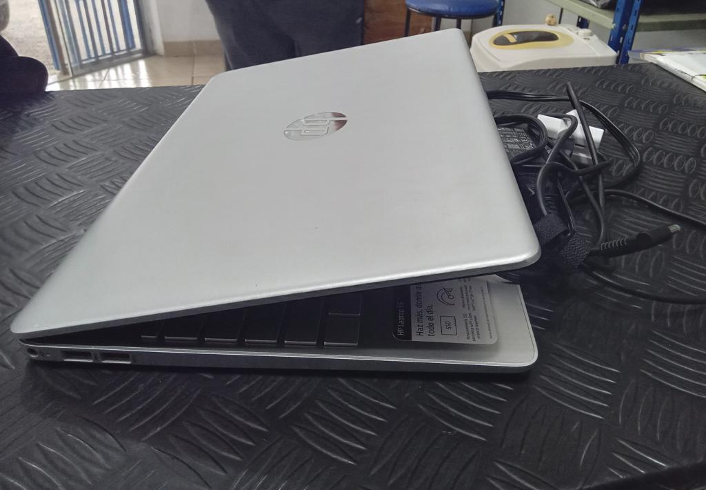 Notebook Marca Hp Modelo 15-Dy500ia Procesador Core I7 Memoria Ram 8 Gb Disco Duro 475 Gb Generacion 12 Acc No Tiene