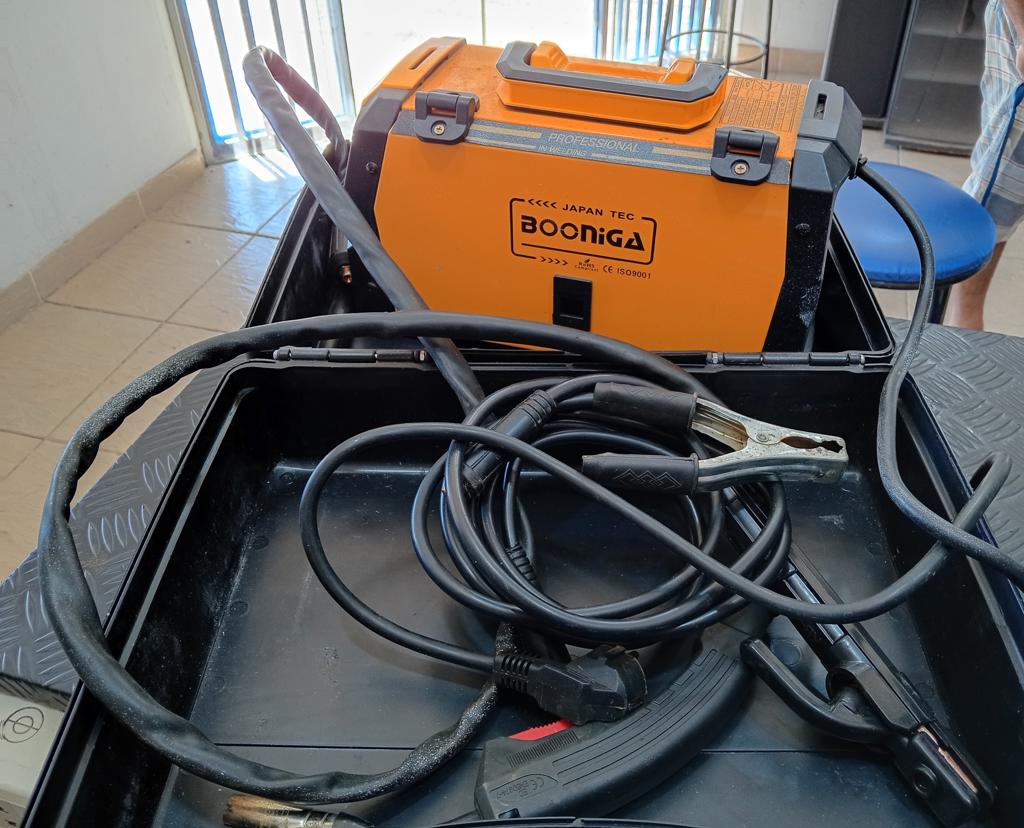 Soldador Marca Booniga Modelo Mig/Mma-300-8n Usado En Buen Estado Acc Pinza PositivaGancho TierraPinza MigEn MaletinManija