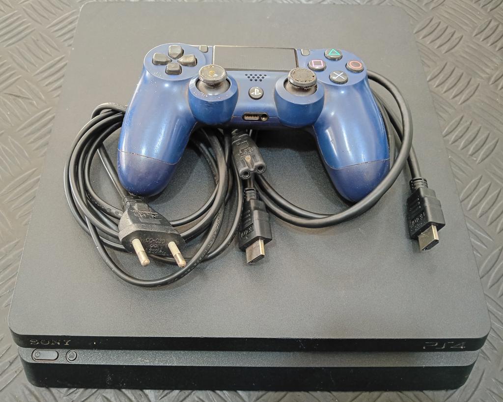 Juego Electronico Ps4 Marca Sony Modelo Cuh-2215a Disco Duro 408 Gb Con Control Sin Caja Usado En Buen Estado Acc Cable PowerCable HdmiDisco De Juego Uncharted 4