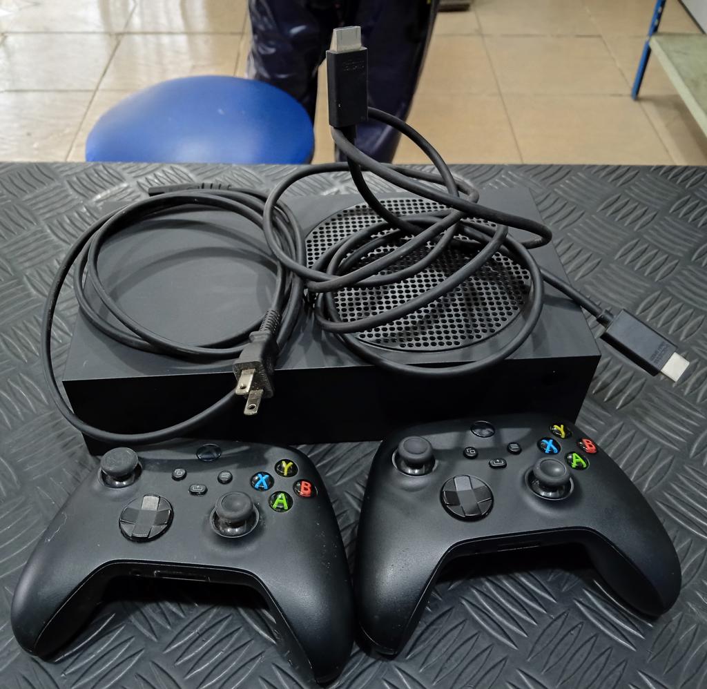 Juego Electronico Xbox Marca Xbox Modelo Serie-S Usado-En-Buen-Estado Con 2 Controles Acc Cable PowerCable Hdmi